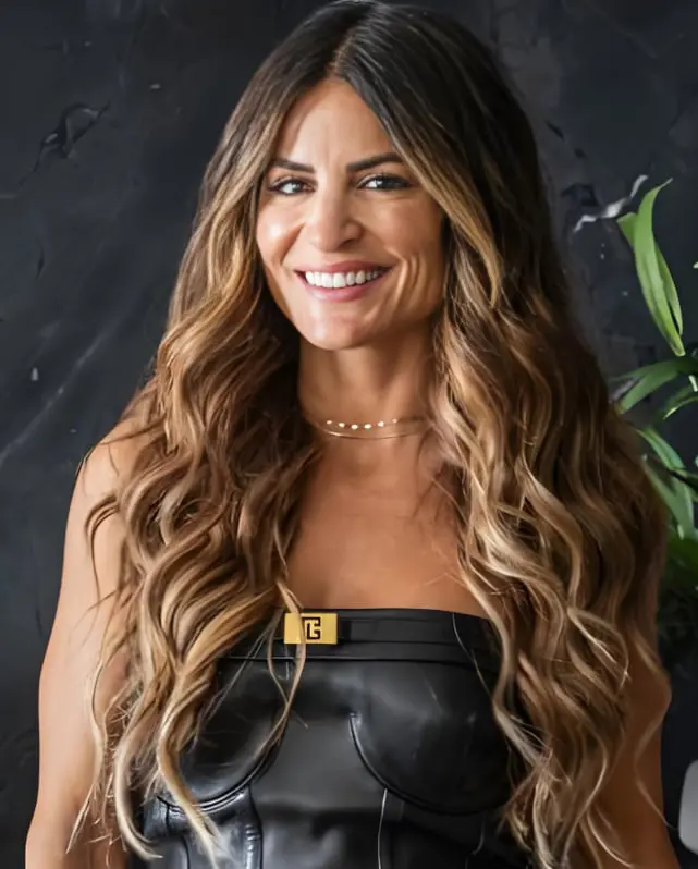 《罪恶之城》影评：黑白影像下的血色浪漫，暴力美学与救赎之路